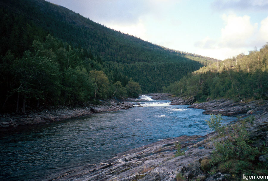 big_030804-Nordland-brekk-over-fossen2.jpg