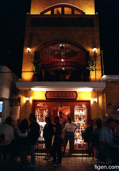 big_990405-mexico-pdc-bynight-tequileria.jpg