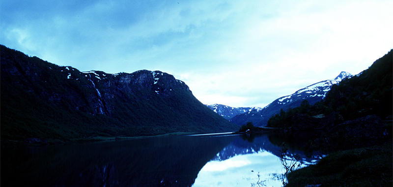 big_990626-jotunheimen-fjellvann-natt.jpg
