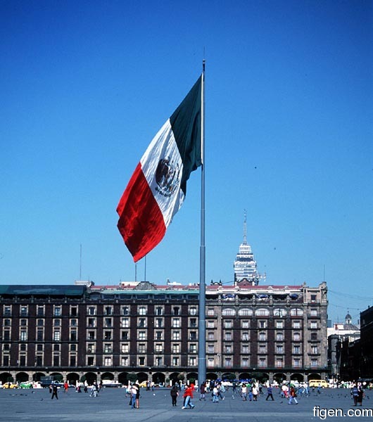 big_990407-mexico-mexico_city-zocalo-flagg.jpg